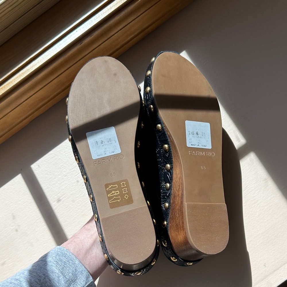 NWT FARM Rio Black Embossed Leather Wedge Clogs Size 6.5 NIB - Picture 6 of 9